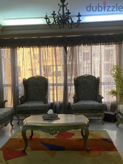 كنبة/اربع كراسي/طرابيزة/برواز