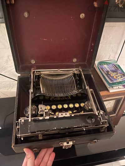 Typewriter Antique Corona
