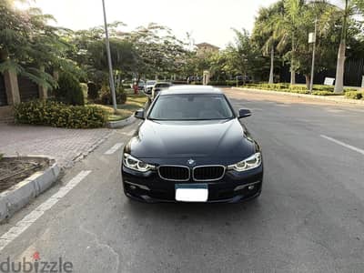 BMW 320i Luxury فابريكا بالكامل
