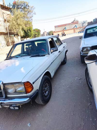 مرسيدس بنز 200 1979