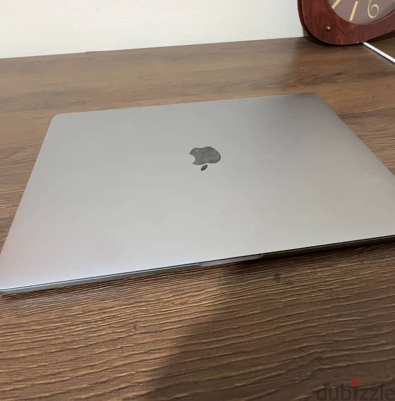 Macbook pro 2016 15 inch i7 1
