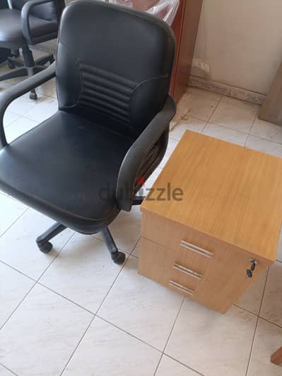 كرسى مكتب موبيكا ووحدة ادراج