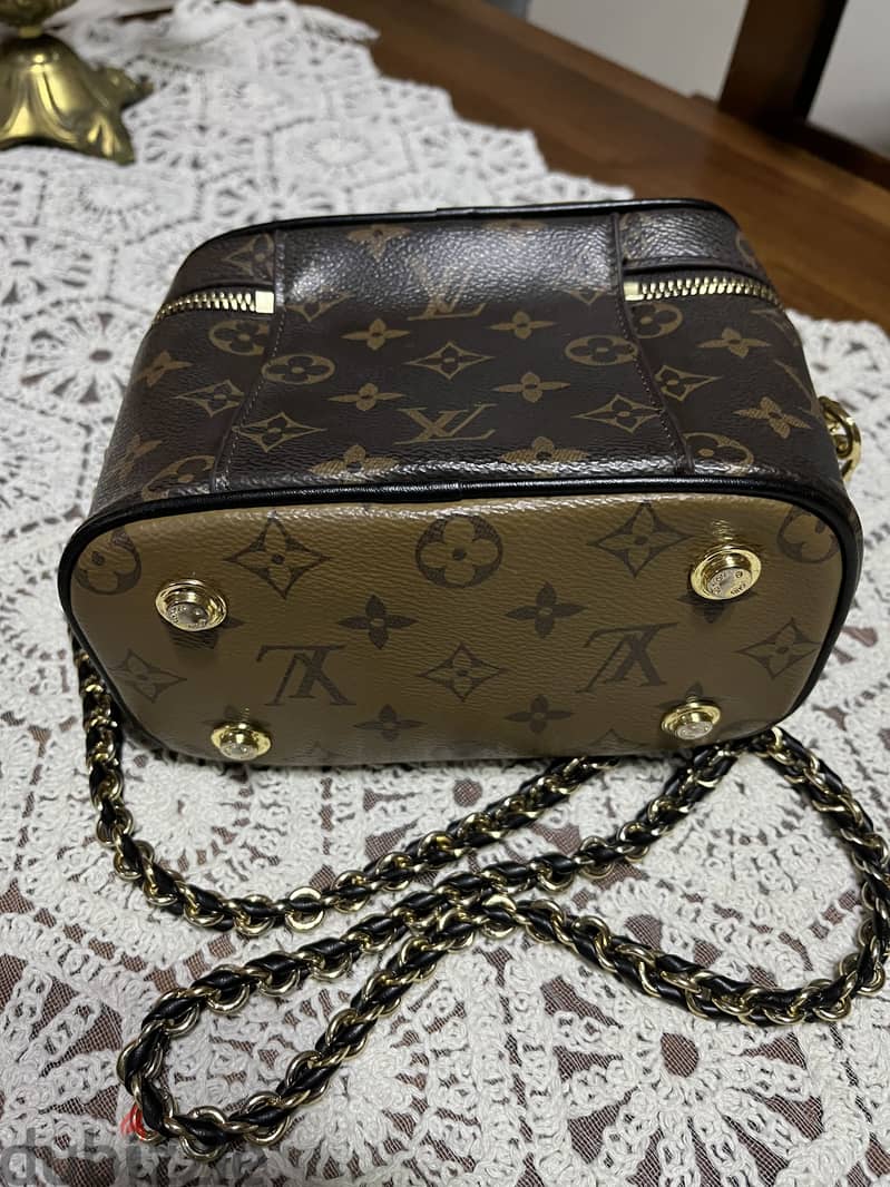 Louis Vuitton crosses back 3