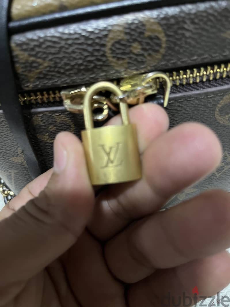 Louis Vuitton crosses back 2