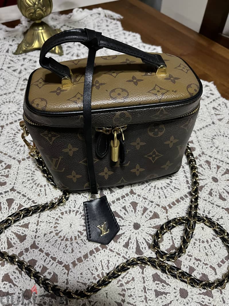 Louis Vuitton crosses back 4