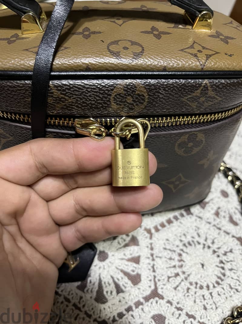 Louis Vuitton crosses back 5