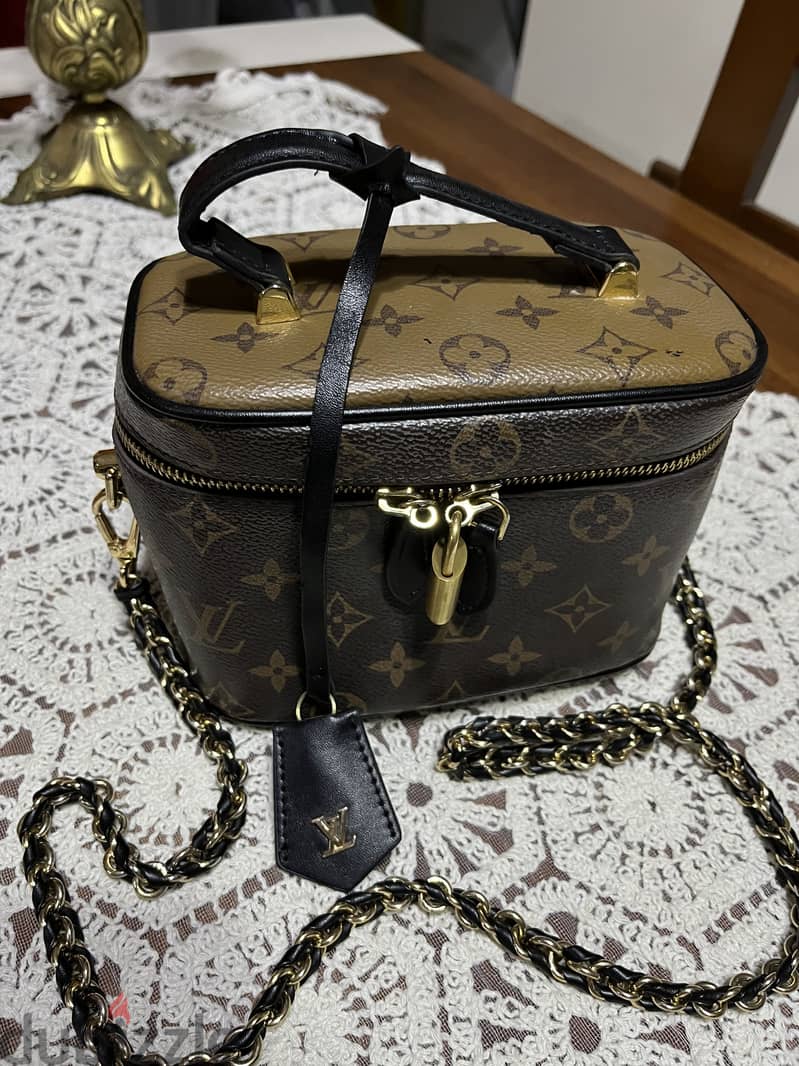Louis Vuitton crosses back 1