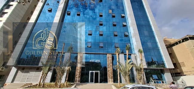 مكتب 160 متر متشطب بجوار المستشفى الجوي على التسعين الجنوبي مباشرة
