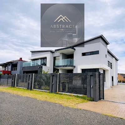 Palace - Villa for sale ViP, 1000 square meters in the heart of Fifth Settlement, close to all main axes, with only 5% down payment, and we will finan