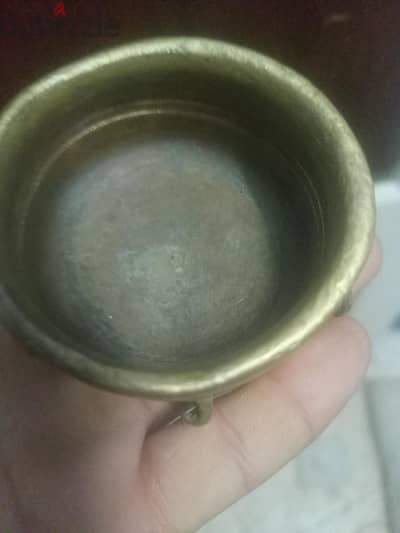 نحاس عمر 500 سنه وزن حوالي كيلو