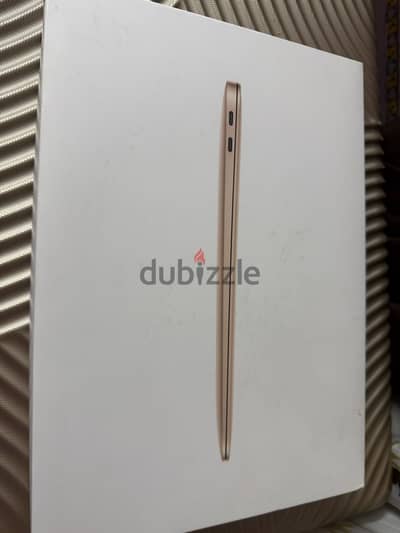 MacBook Air 2020 i3 / 8GB / 256GB SSD – Gold – شخصي بحالة ممتازة 