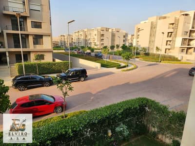 شقة مفروشة بالكامل  تشطيب سوبر لوكس للإيجار في فيفث سكوير المراسم