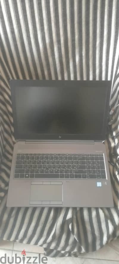 HP ZBook G5 i5 8th 8GB 256SSD باللزقات