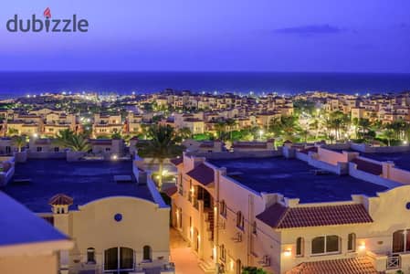 فيو كامل على البحر وحمام السباحة | شاليه أرضي | 110م | جاردن 60م | متشطب بالكامل | جاهز للسكن