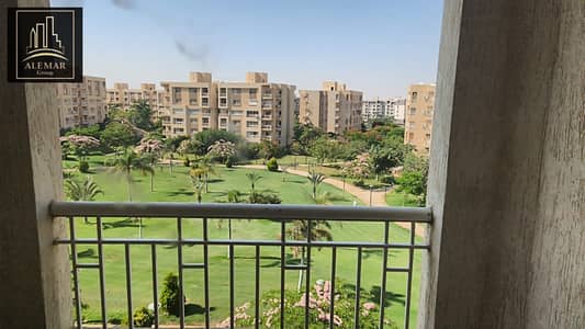  للإيجار بمدينتي B11   مساحة 200م  3 غرف نوم  3 حمام  دور رابع