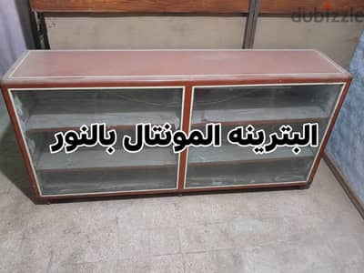 بترينه المونتال و 3 ارفف خشب و 2 بنك كبير كله عموله