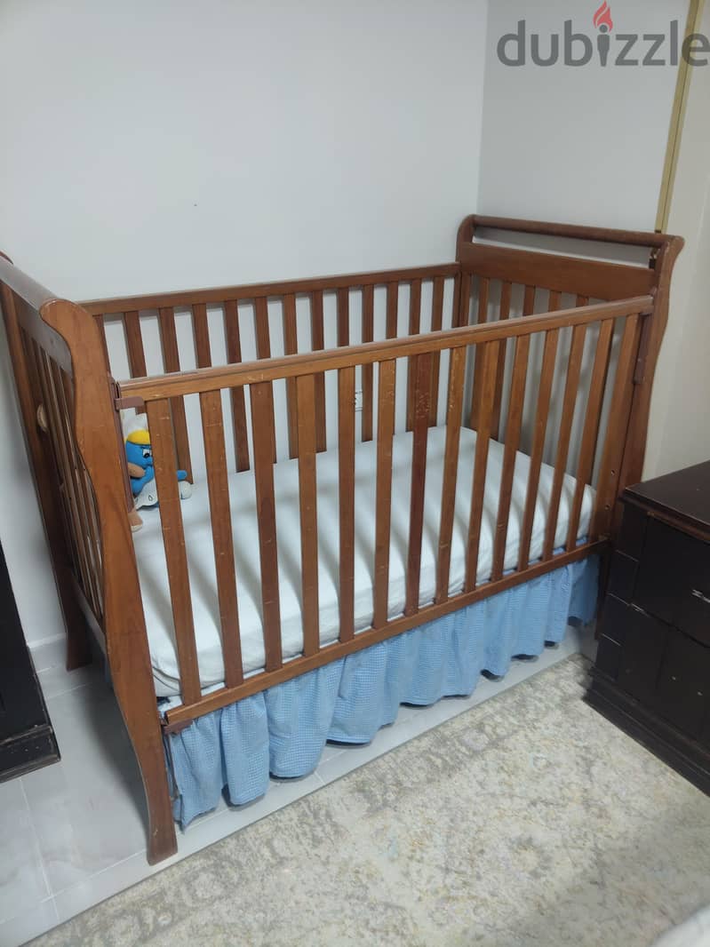 سرير اطفال 1