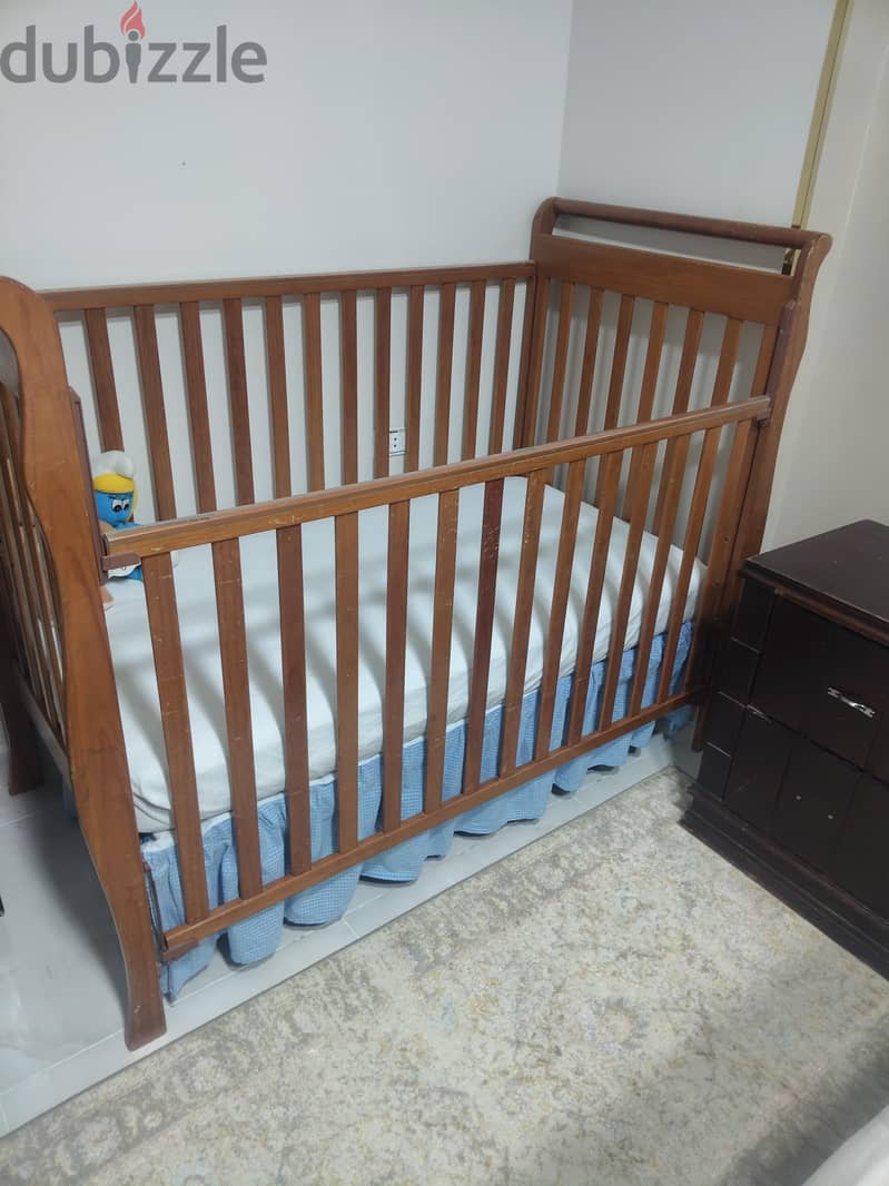 سرير اطفال 2