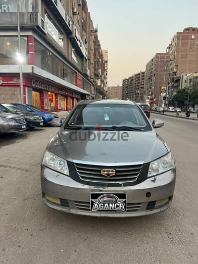 عربيه جيلي موديل ٢٠١٥ . عربيه فبرايكا برا و جوه . و سعر مش هتتخيله