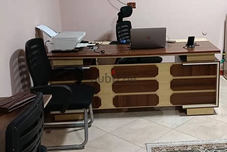 مكتب مدير مستعمل للبيع بحالة ممتازة