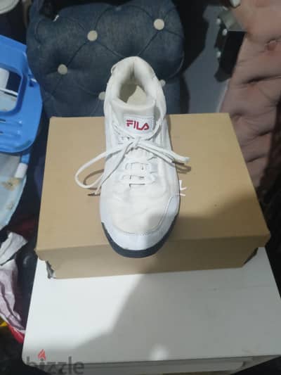 كوتشي اوريجنال من fila مقاس 45