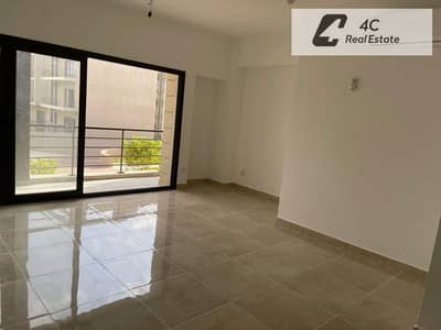 شقه متشطبه بالتكييفات في كمبوند فيفث سكويرالمراسم استلام فوري