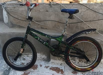 عجله BMX  محتاجه فرامل بس الحاله  كويسه والعجله حلوه