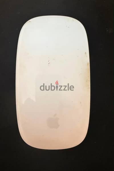 ماك مينى ومعاه كيبورد وماوس ابل وشاشه dell ٣٢ بوصه 2k