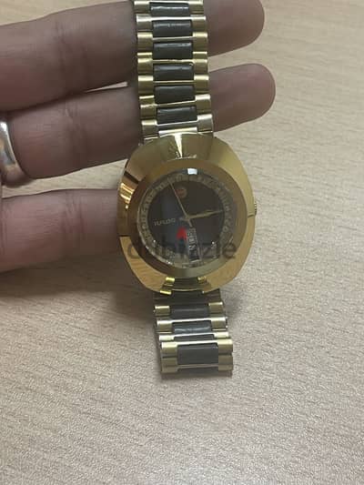 ساعة سويسري