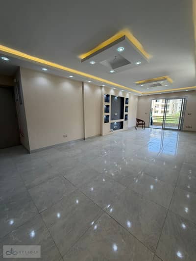 شقة 3 غرف غير مفروشة بتشطيب كامل للبيع | ذا سكوير | 185م²