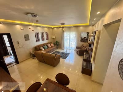 فرصة مميزة للإيجار داخل واحدة من أرقى المجمعات السكنية، شقة فاخرة Ultra Super Lux في موقع متميز داخل Hyde Park. تبلغ مساحة الشقة 136 مترًا مربعًا