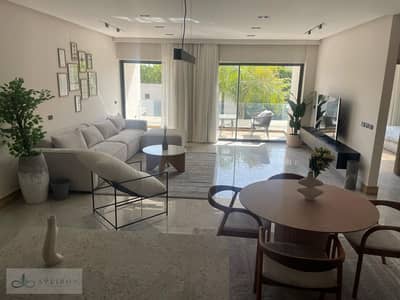 شقة مميزة للإيجار داخل Lake View Residence، بمساحة 145 مترًا مربعًا وتقع في الدور الأول. تتميز بتوزيع عملي ومريح، وتضم غرفتي نوم وحمامين،