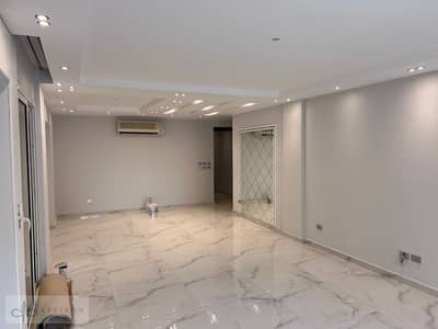 شقة 3 غرف نصف مفروشة للإيجار | ذا سكوير | 185م² | الدور الثالث