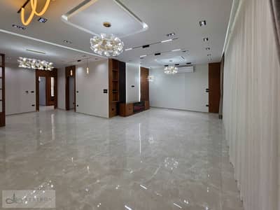شقة 3 غرف مفروشة جزئيًا للإيجار | ليك فيو ريزيدنس | 262م² | أول استخدام