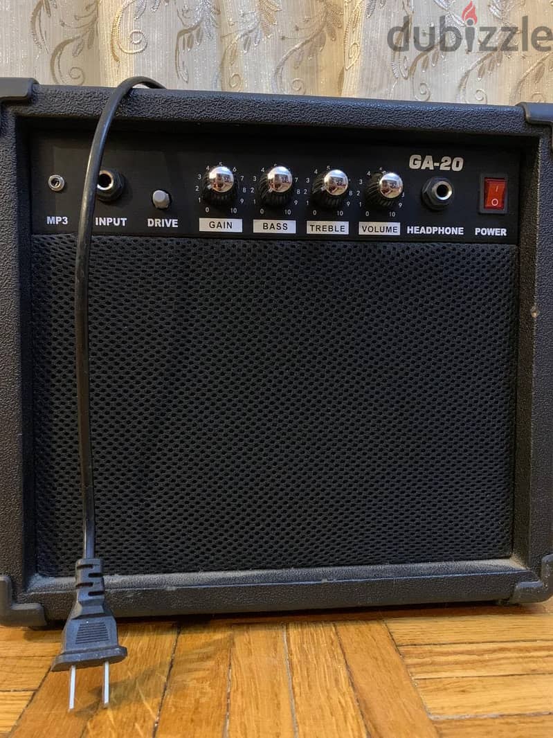 Electric guitar and amplifier 3
