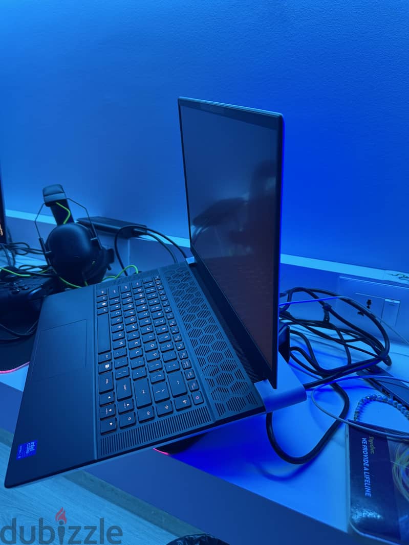 Alienware x16 R2 5