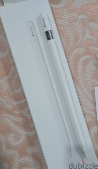 Apple pencil USB-C جديد بكرتونته