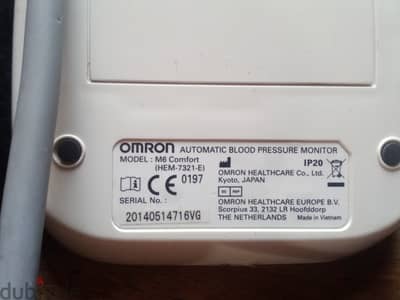 جهاز Omron M6 Comfort أوتوماتيكي لقياس ضغط الدم من أعلى الذراع
