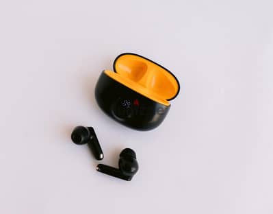 SZHKU TWS-K12 Wireless Earbuds Bluetooth 5.4 - LED Display Case - New