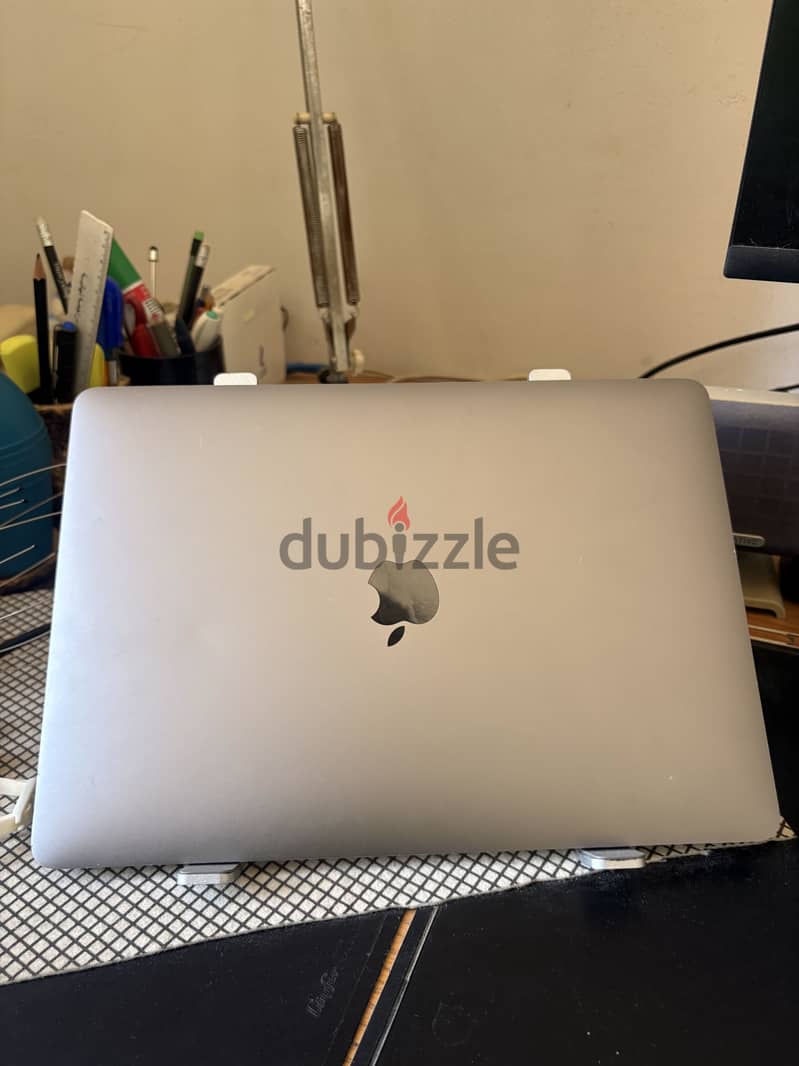 Apple MacBook Pro M2 2