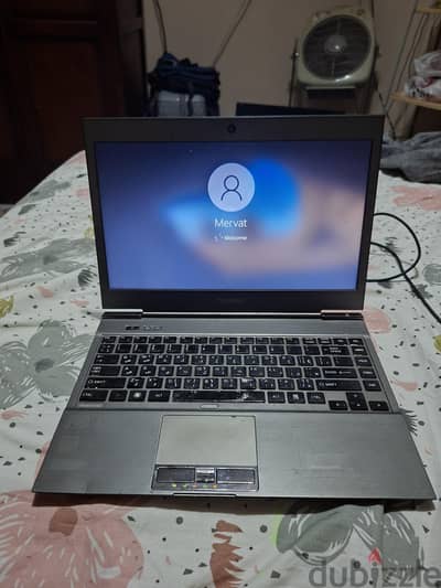 laptop Toshiba ultra slim i5