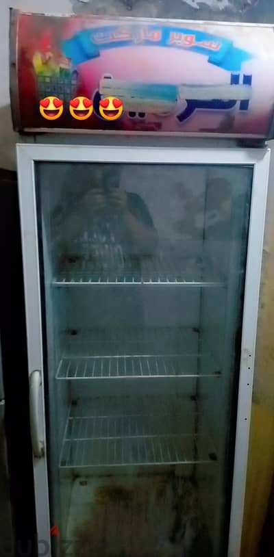 تلاجة عرض بحالة ممتازة جدا