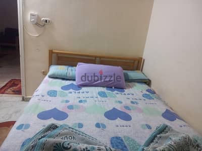سرير ١٥٠ بالمرتبه استعمال خفيف