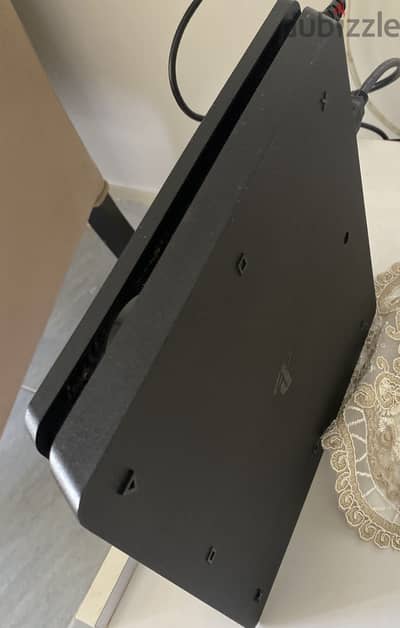 PlayStation 4 slim / بلايستيشن ٤ سليم