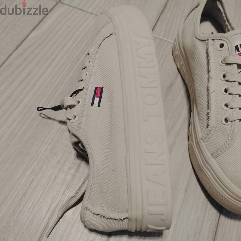 Tommy Hilfiger 36 and 37 4