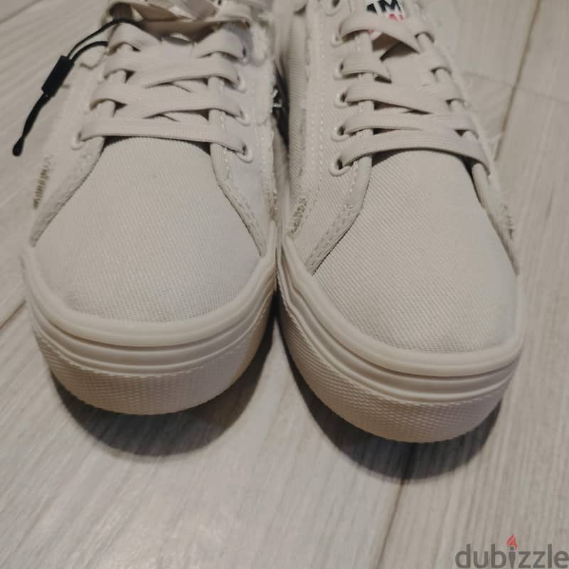 Tommy Hilfiger 36 and 37 10