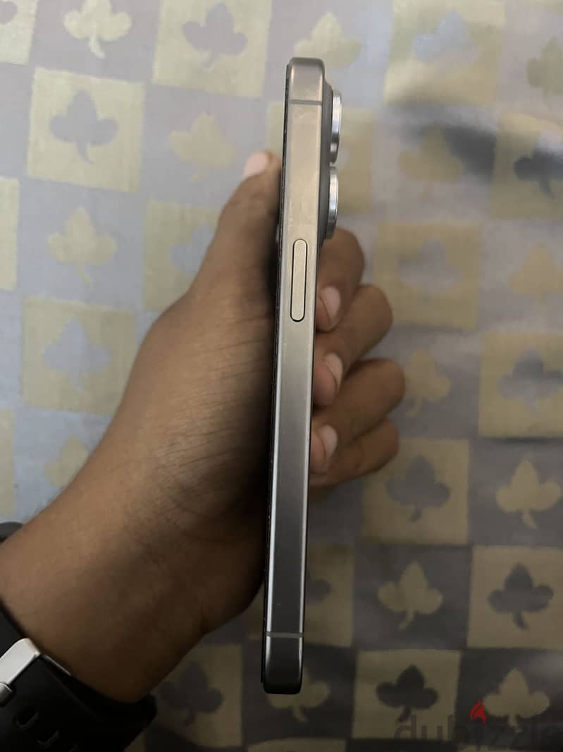 آبل - آيفون 15 برو 1