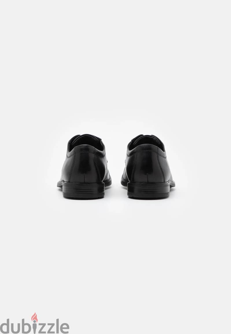 Clarks Classic Lace-ups Shoes 2