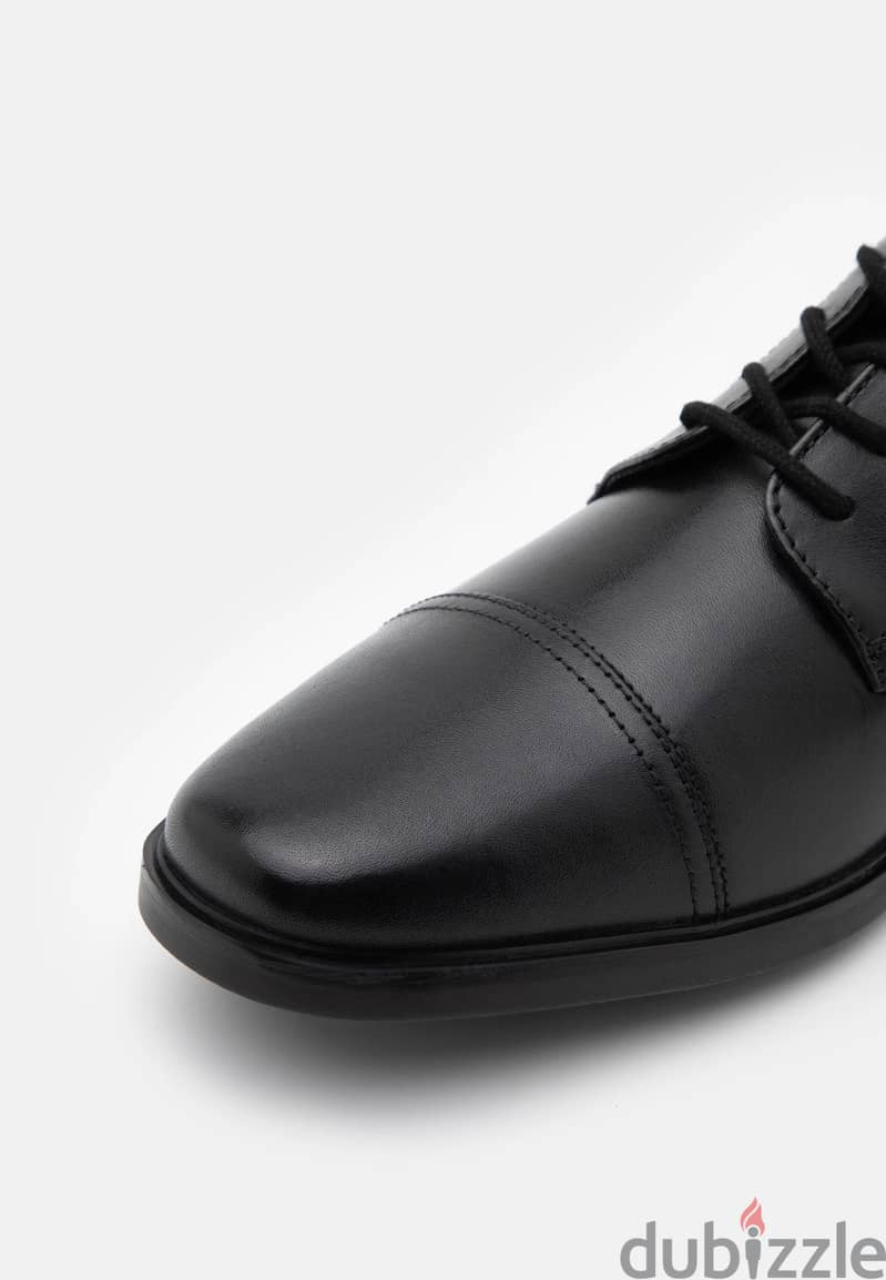 Clarks Classic Lace-ups Shoes 4