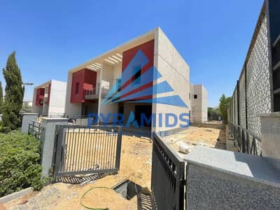 Modern Townhouse Villa, 191 sqm, without finishing, at a commercial price in Madinaty, immediate delivery, steps to services